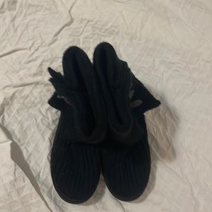 Black sweater uggs!